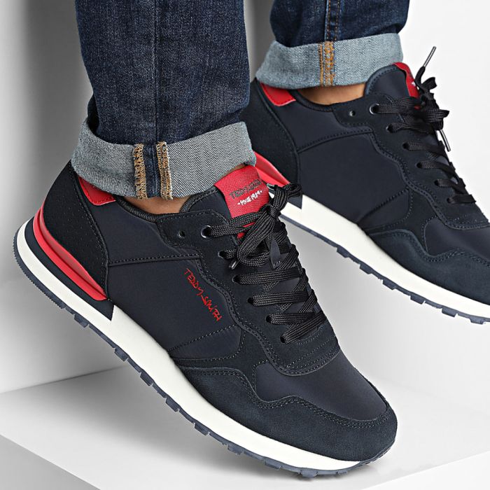 Scarpe nere da ginnastica