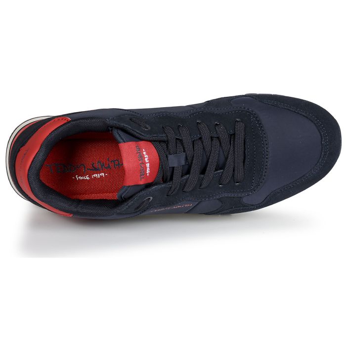 Scarpe nere da ginnastica